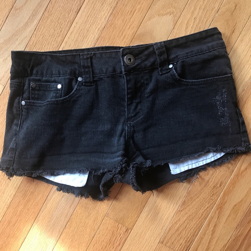 Black F21 shorts